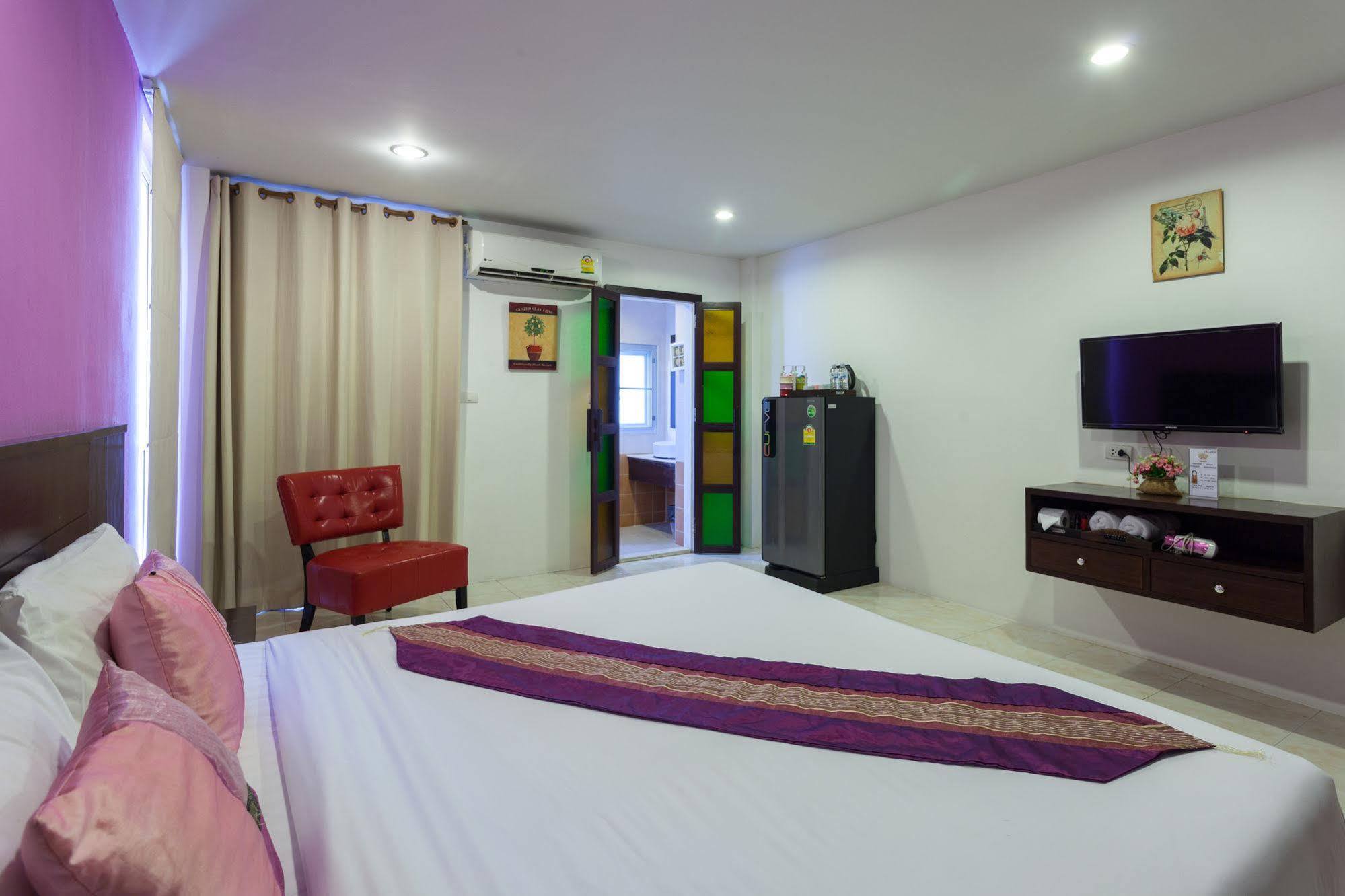 Islanda Boutique Hotel Patong Luaran gambar