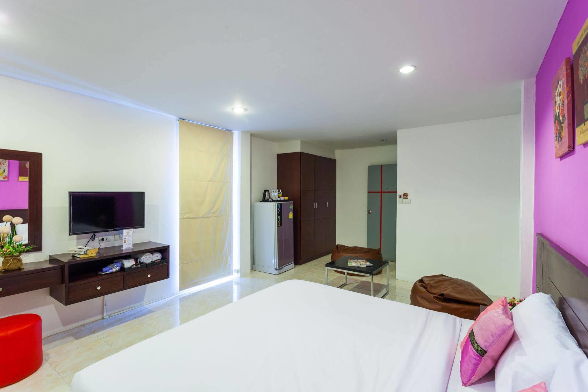 Islanda Boutique Hotel Patong Luaran gambar