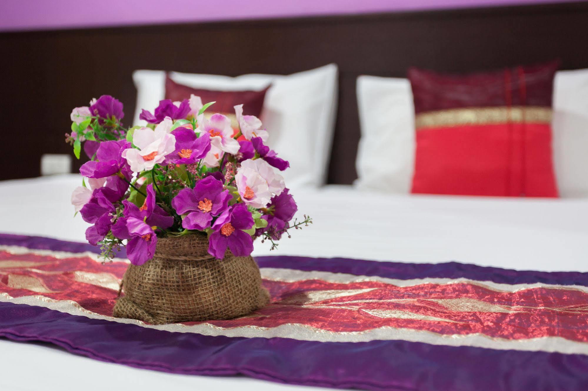 Islanda Boutique Hotel Patong Luaran gambar