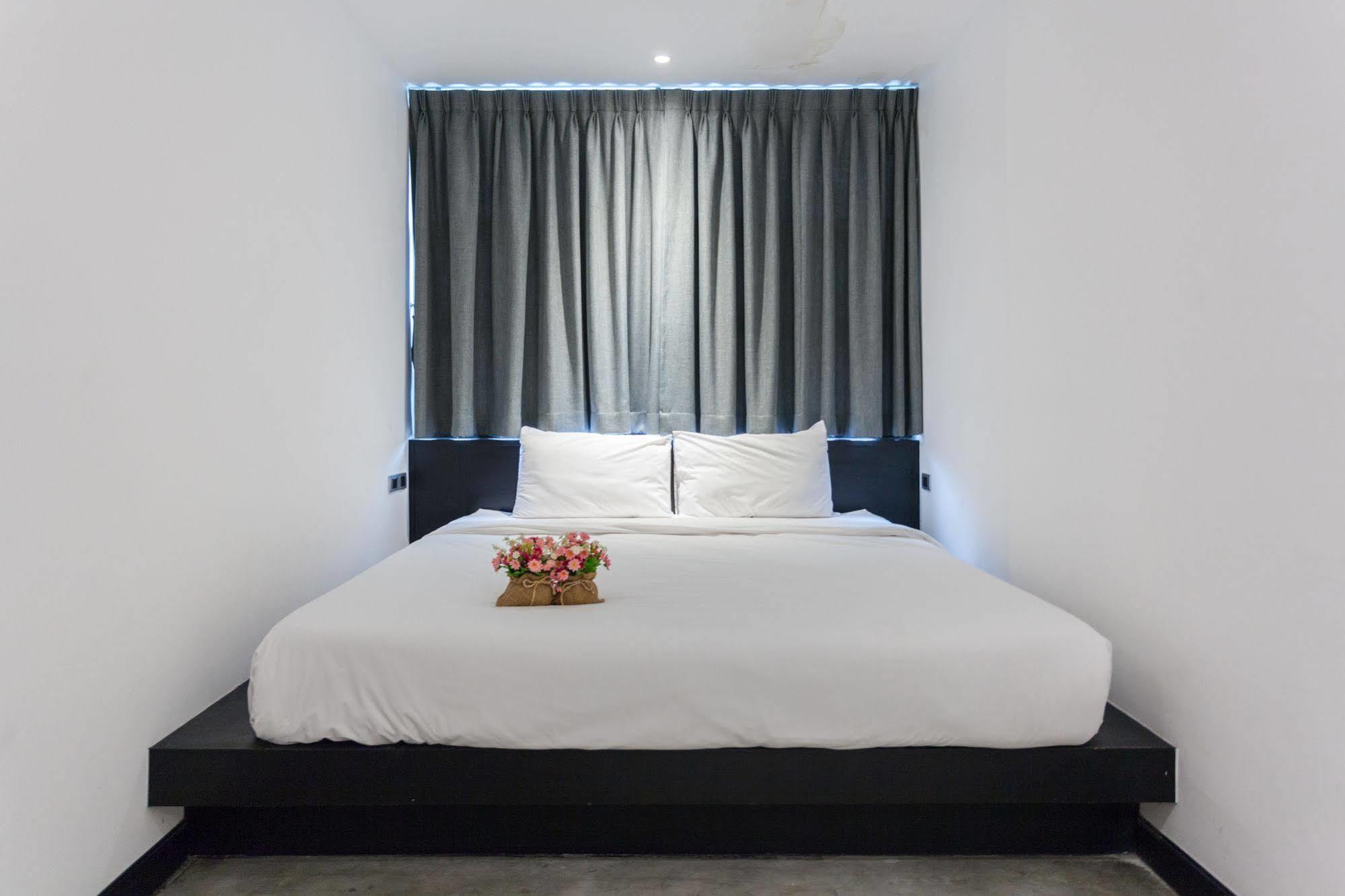 Islanda Boutique Hotel Patong Luaran gambar
