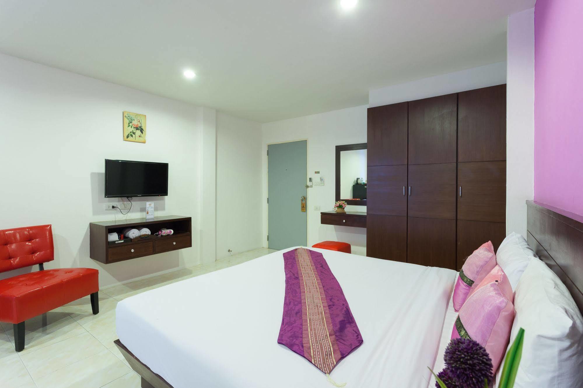 Islanda Boutique Hotel Patong Luaran gambar
